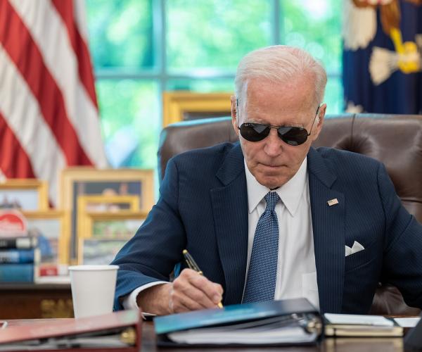 Joe Biden sunglasses White House photo Wikimedia