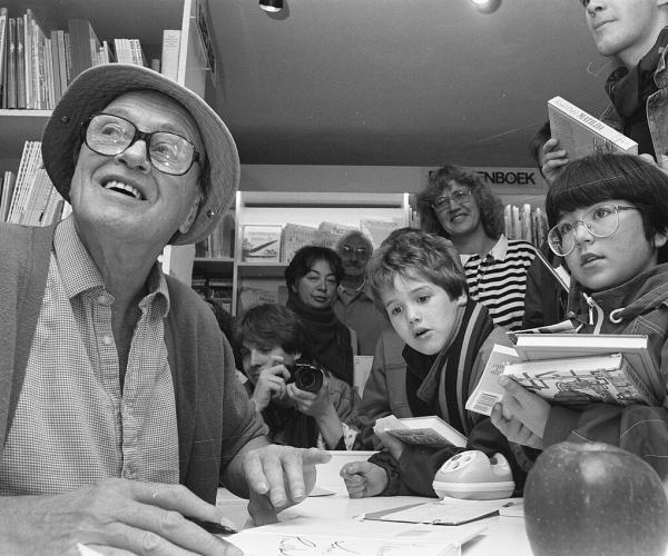 Roald Dahl, 1988. Wikimedia