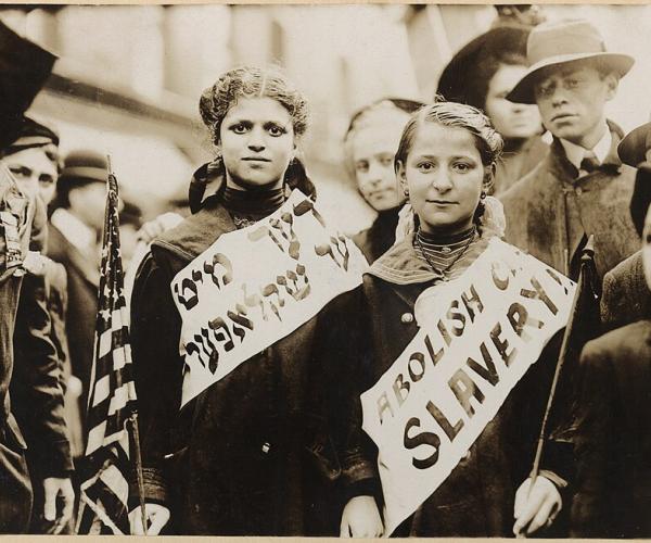 Protesters in 1909 New York against child slavery 