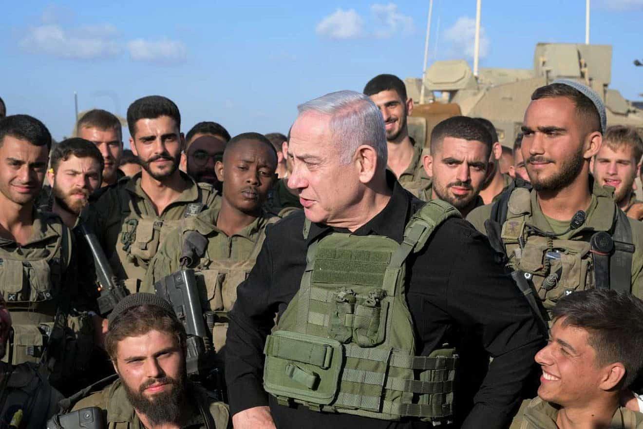 Netanyahu meets IDF troops GPO photo